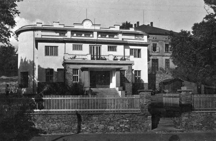 Sokolovna Zast�vka v roce 1928